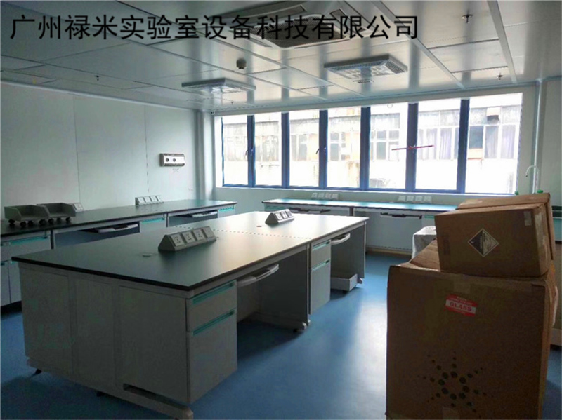 實驗室平面規劃設計之實驗臺安全間距