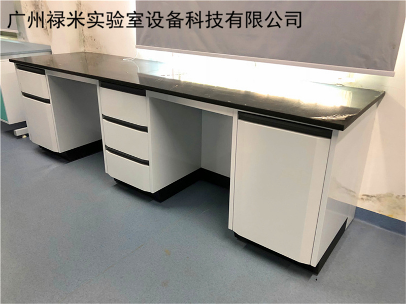 實驗臺上面的配套設施如何安置？