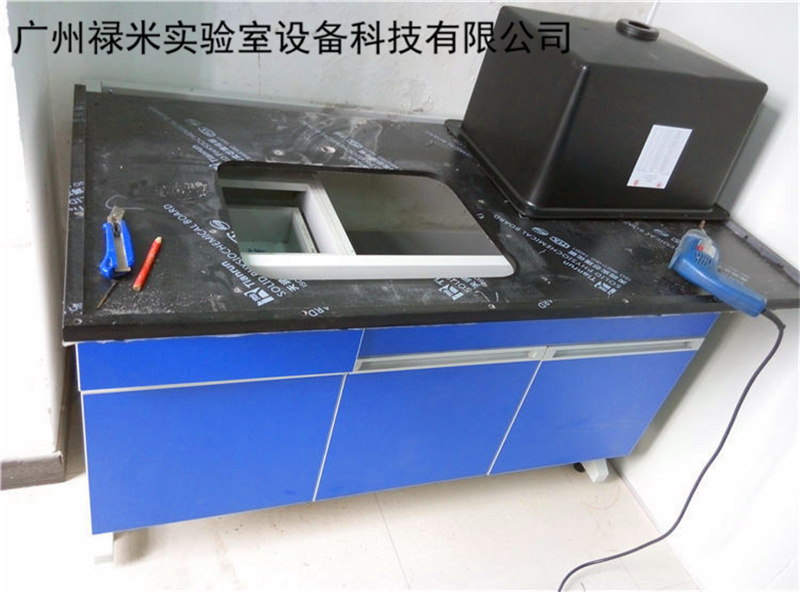 實驗臺安裝現場圖片